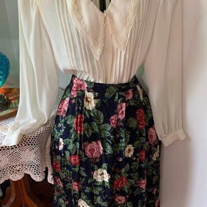Adorable all over floral print Susan Bristol vintage women’s skirt